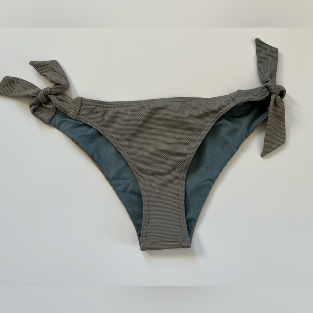 NWT Roxy seas the day mid rise bikini bottom M Trooper